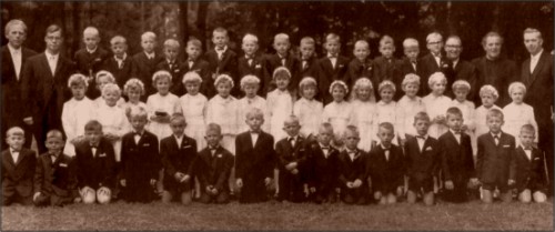 Erstkommunionjahrgänge von 1959 bis 1961 - 32.2 kB Erstkommunionjahrgänge von 1959 bis 1961 - 32.2 kB